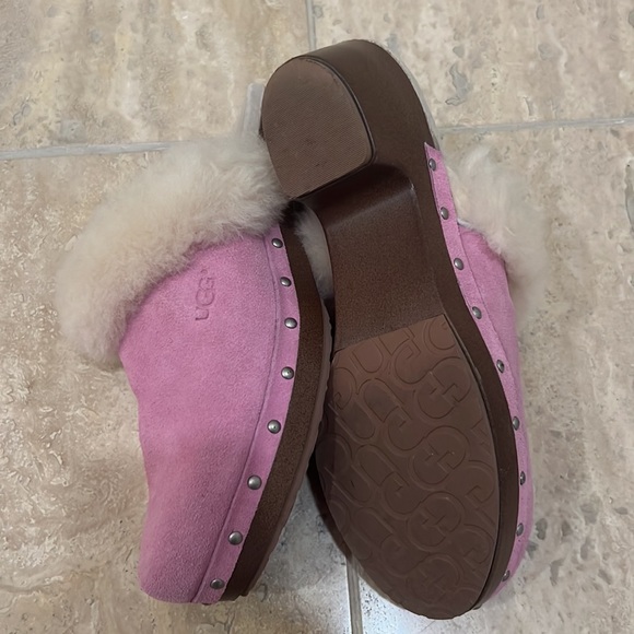 Brand new UGG slip on Size 34 - Picture 3 of 3